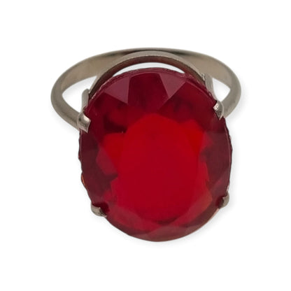 Anillo cocktail vintage años 50 con cristal rojo facetado, estilo Art Déco, España