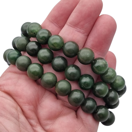 Collar vintage largo de jade nefrita verde con cuentas esféricas Circa 1950
