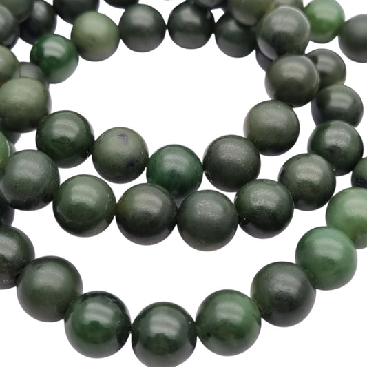 Collar vintage largo de jade nefrita verde con cuentas esféricas Circa 1950