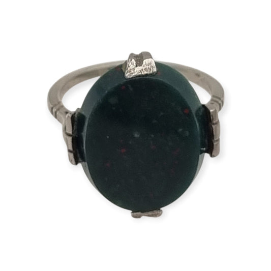 Anillo vintage de plata con piedra de sangre, diseño Art Déco revival, circa 1950