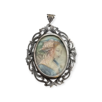 Broche colgante Art Nouveau de plata 800 con miniatura de dama y marco floral, Europa, ca. 1900–1930