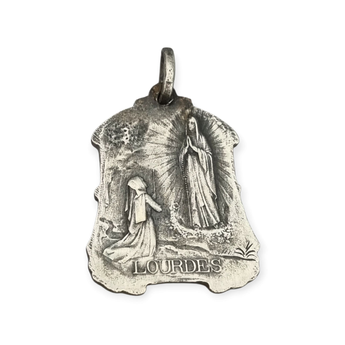 Medalla religiosa antigua Art Nouveau de la Virgen de Lourdes e Inmaculada Concepción con flores, Francia, ca. 1900–1930