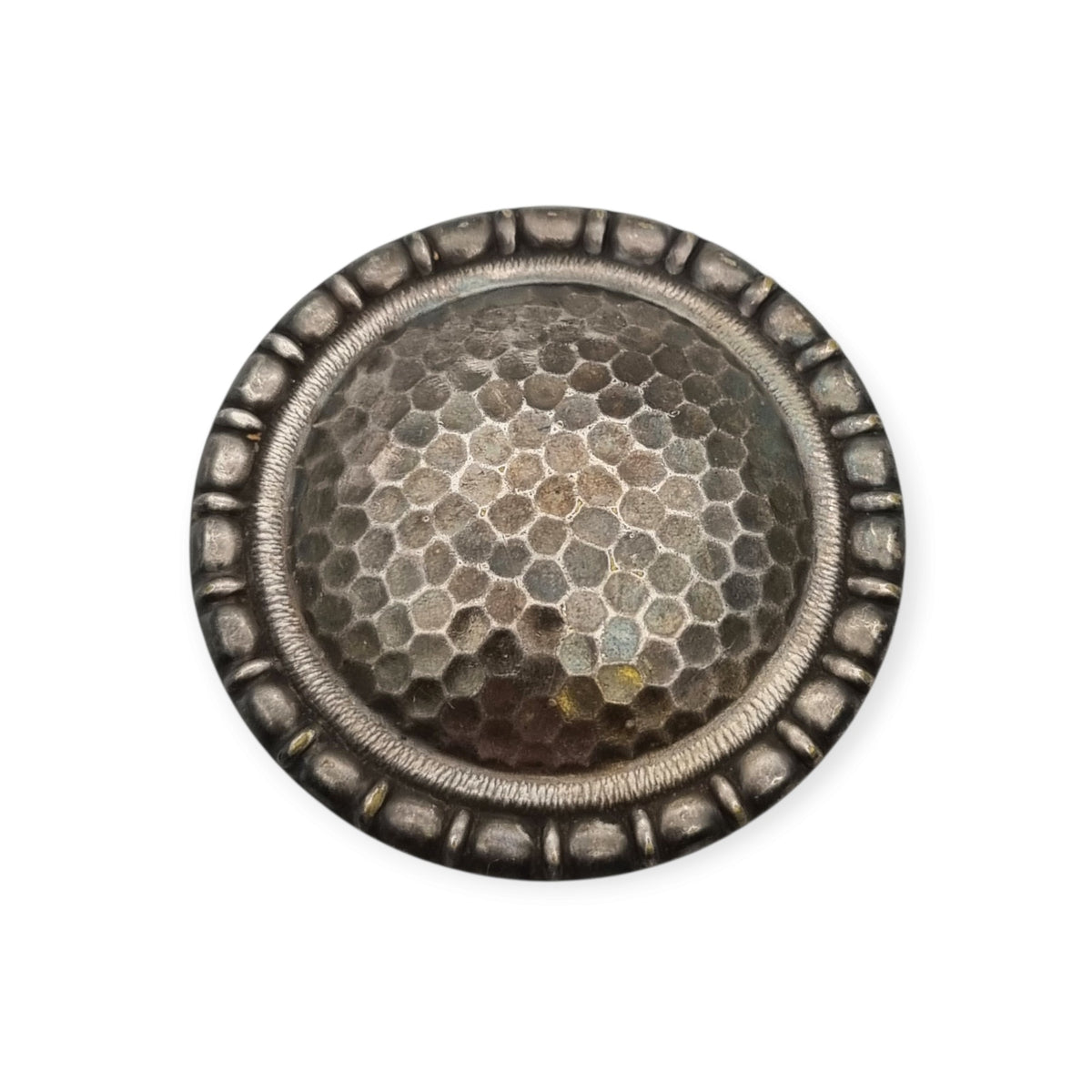 Broche vintage brutalista de metal con relieve alveolado, Europa, ca. 1970