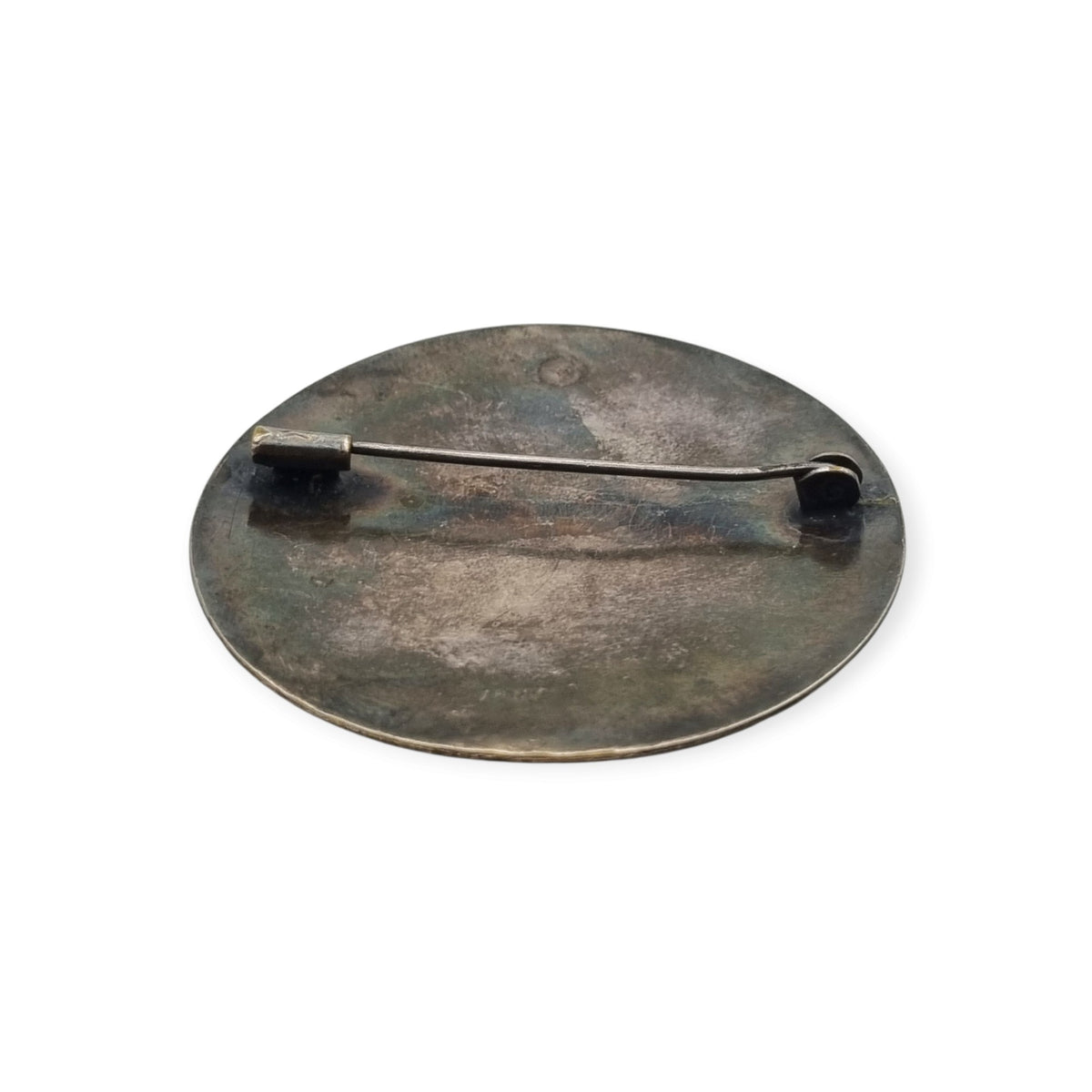 Broche vintage brutalista de metal con relieve alveolado, Europa, ca. 1970