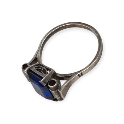 Vintage Art Deco silver ring with a faceted blue stone, Europe, ca. 1930–1940
