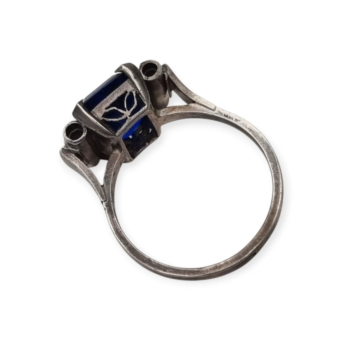 Vintage Art Deco silver ring with a faceted blue stone, Europe, ca. 1930–1940