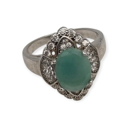 Anillo vintage de cóctel tipo Art Déco, plata con piedra verde y halo tipo marquesa, España, ca. 1980–1990