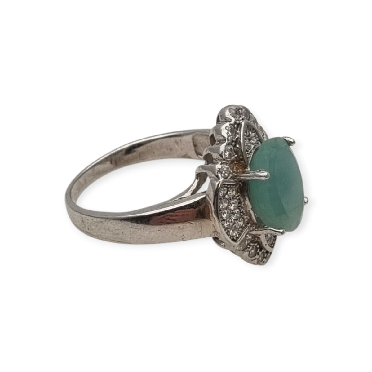 Anillo vintage de cóctel tipo Art Déco, plata con piedra verde y halo tipo marquesa, España, ca. 1980–1990