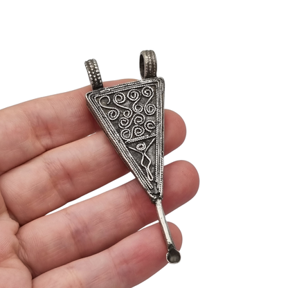 Colgante amuleto cuchara boho-étnico de plata, limpieza de oídos etíope, hecho a mano.