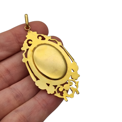 French Marius Legros Art Nouveau gold-plated locket with floral engraving circa 1910