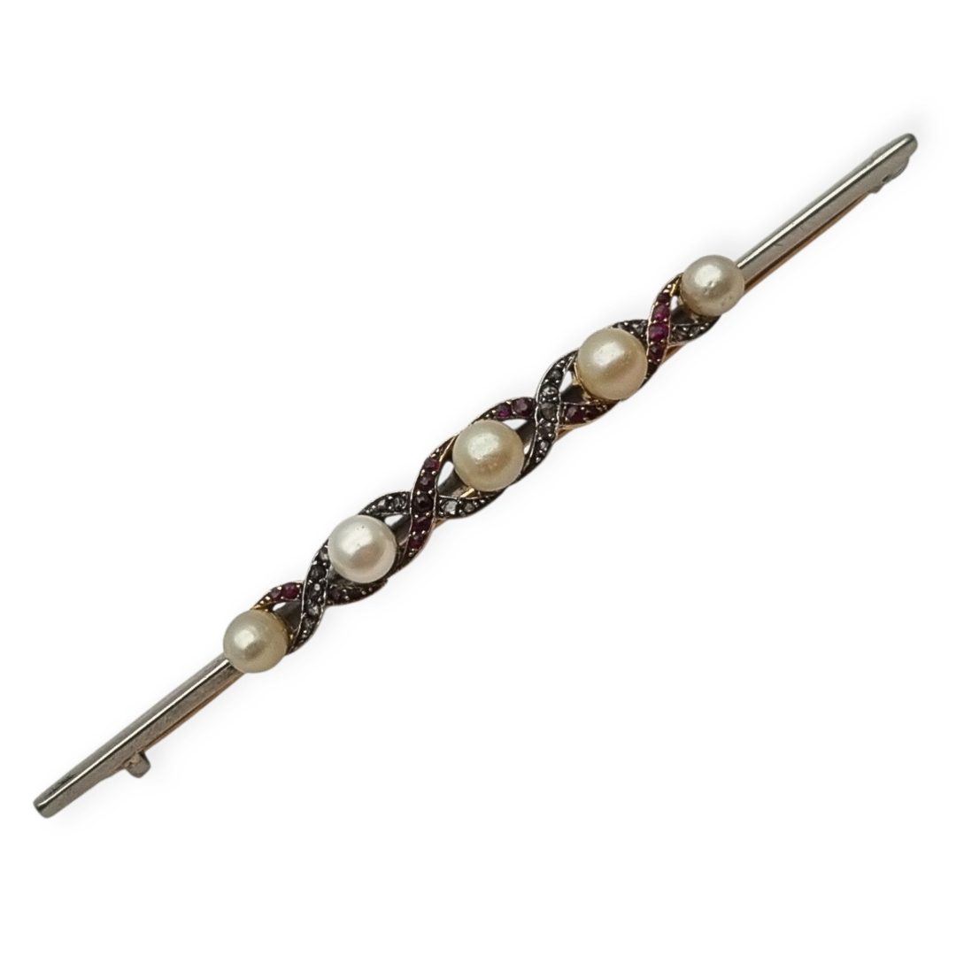 Belle Époque brooch in 14k gold and white metal with pearls, rubies and white sapphires circa 1900