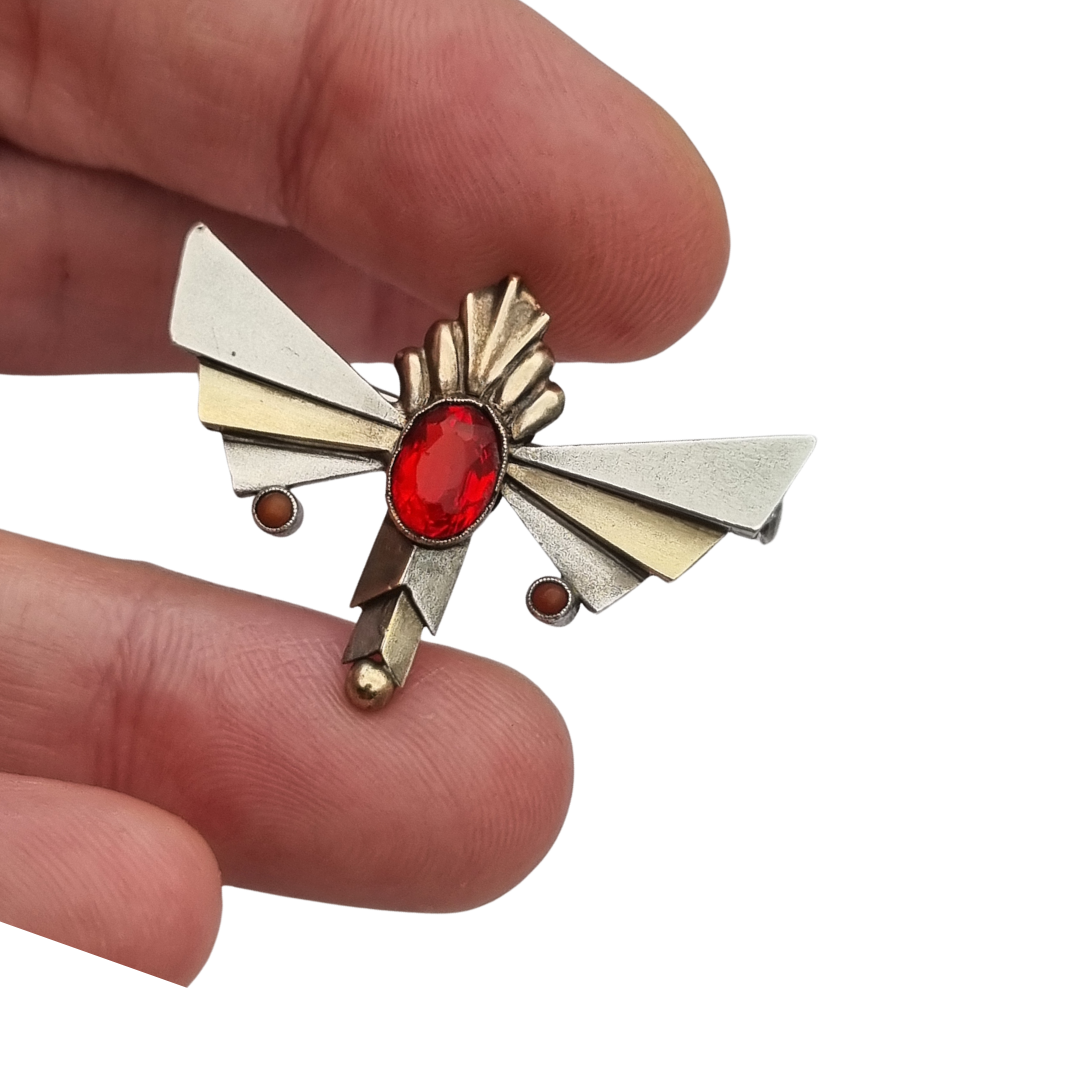 Broche Art Déco de plata con cristal rojo facetado, joyería geométrica española, circa 1930