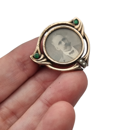 Art Nouveau locket with clasp in gilded silver and green stones, Ges.Gesch, Germany c.1910
