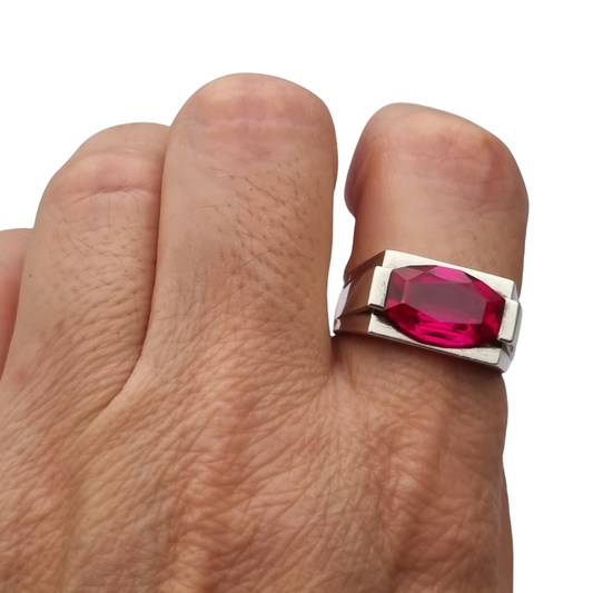 Anillo Tank geométrico Art Déco tardío en plata, piedra facetada, joyería masculina circa 1930–1945