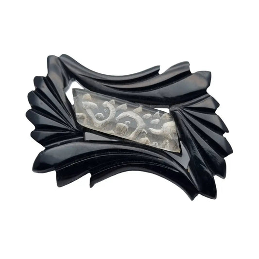 Broche vintage de baquelita en blanco y negro tallado geométrico. 1940.