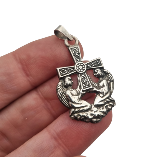 Colgante Cruz de los Ángeles en plata, diseño asturiano religioso, circa 1980