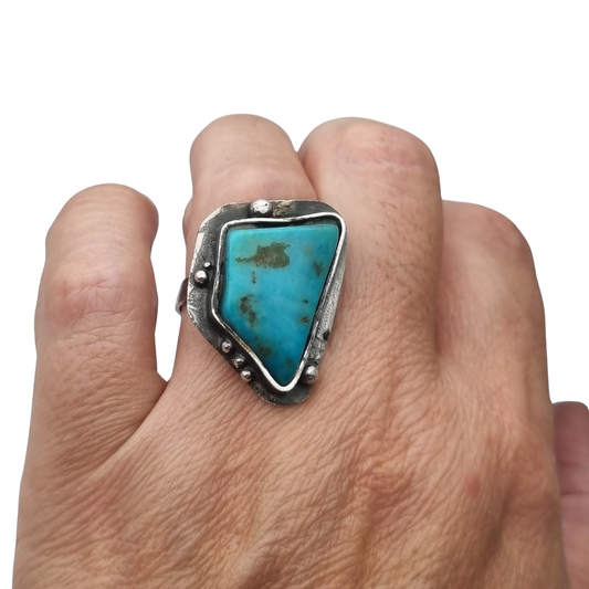 Anillo Boho artesanal de plata con turquesa triangular, diseño orgánico de estilo étnico, 80s