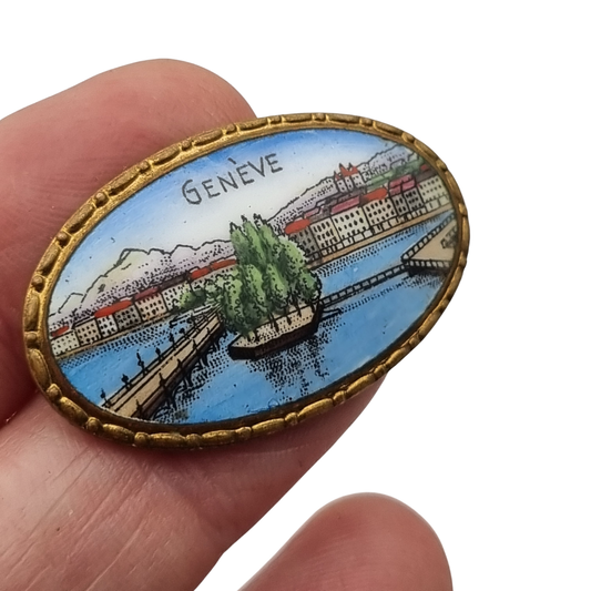 Broche esmalte souvenir de Ginebra vintage, vista Genève en metal dorado, recuerdo turístico circa 1940–1955