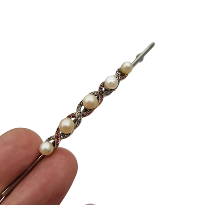 Belle Époque brooch in 14k gold and white metal with pearls, rubies and white sapphires circa 1900