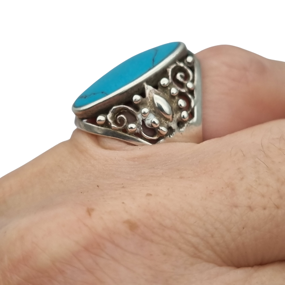 Anillo boho vintage de plata 925 con gran piedra azul, diseño floral calado, Circa 1980