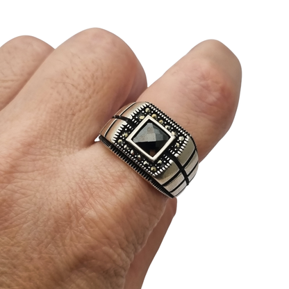 Anillo vintage para hombre de plata 925 con ónix y marcasitas, ca. 1990–2000
