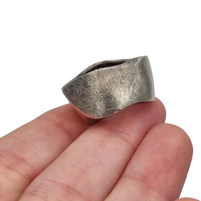 Brutalist ring in solid silver, eroded and satin finish, circa 1980-1990
