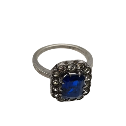 Anillo Pompadour de plata con strass azul y blanco, estilo Princesa Diana. Francia, circa 1950