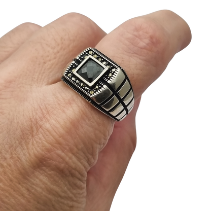 Anillo vintage para hombre de plata 925 con ónix y marcasitas, ca. 1990–2000