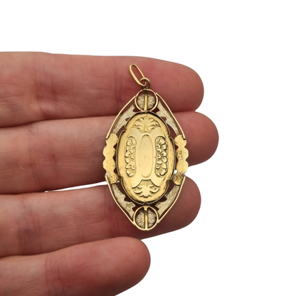 Saint Thérèse of Lisieux Medallion in 18K Two-Tone Gold, Art Deco Floral Religious Pendant, c. 1925–1940
