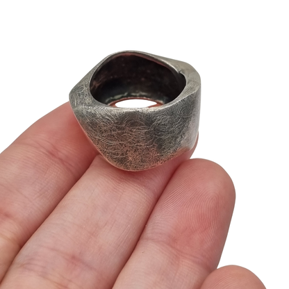 Brutalist ring in solid silver, eroded and satin finish, circa 1980-1990