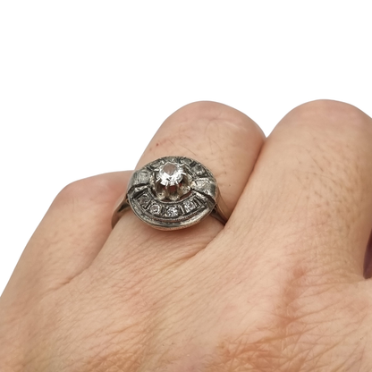 Anillo Art Déco francés en plata testada con cristal central y estrás, joyería vintage circa 1925–1950