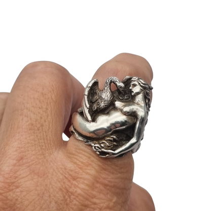 Mythological Leda and the Swan ring in 800 Italian silver, 20th century Art Nouveau sculptural style
