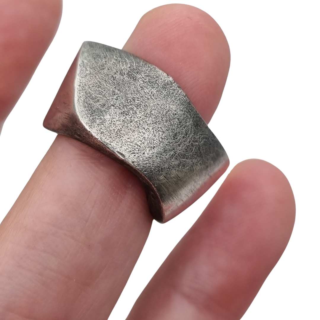 Brutalist ring in solid silver, eroded and satin finish, circa 1980-1990