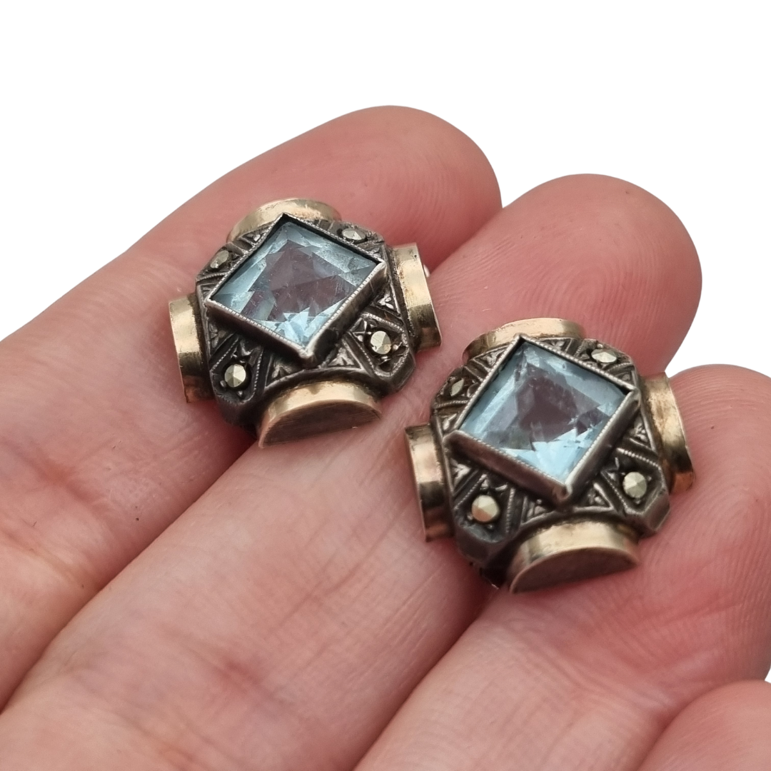 Pendientes Art Déco catalanes en plata con cristal azul, marcasitas y vistas doradas, España, ca. 1940