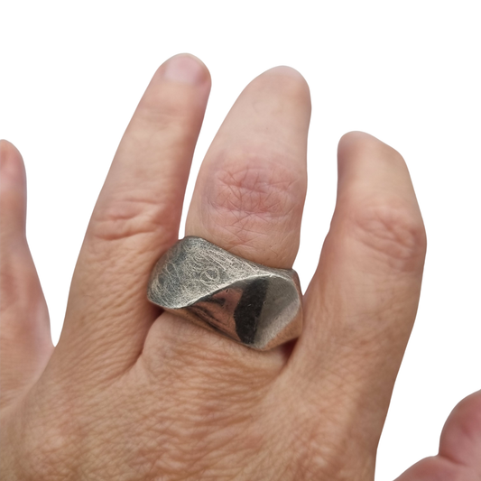 Brutalist ring in solid silver, eroded and satin finish, circa 1980-1990