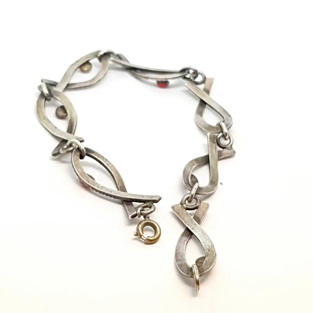 Pulsera vintage de plata art deco para mujer con pez esmaltado rojo.