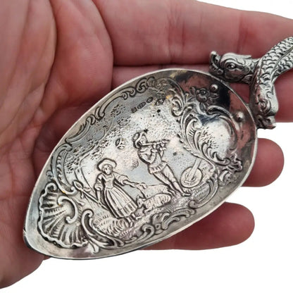 Cuchara de Plata Antigua plata muy decorada San Jorge y el Dragón Escena