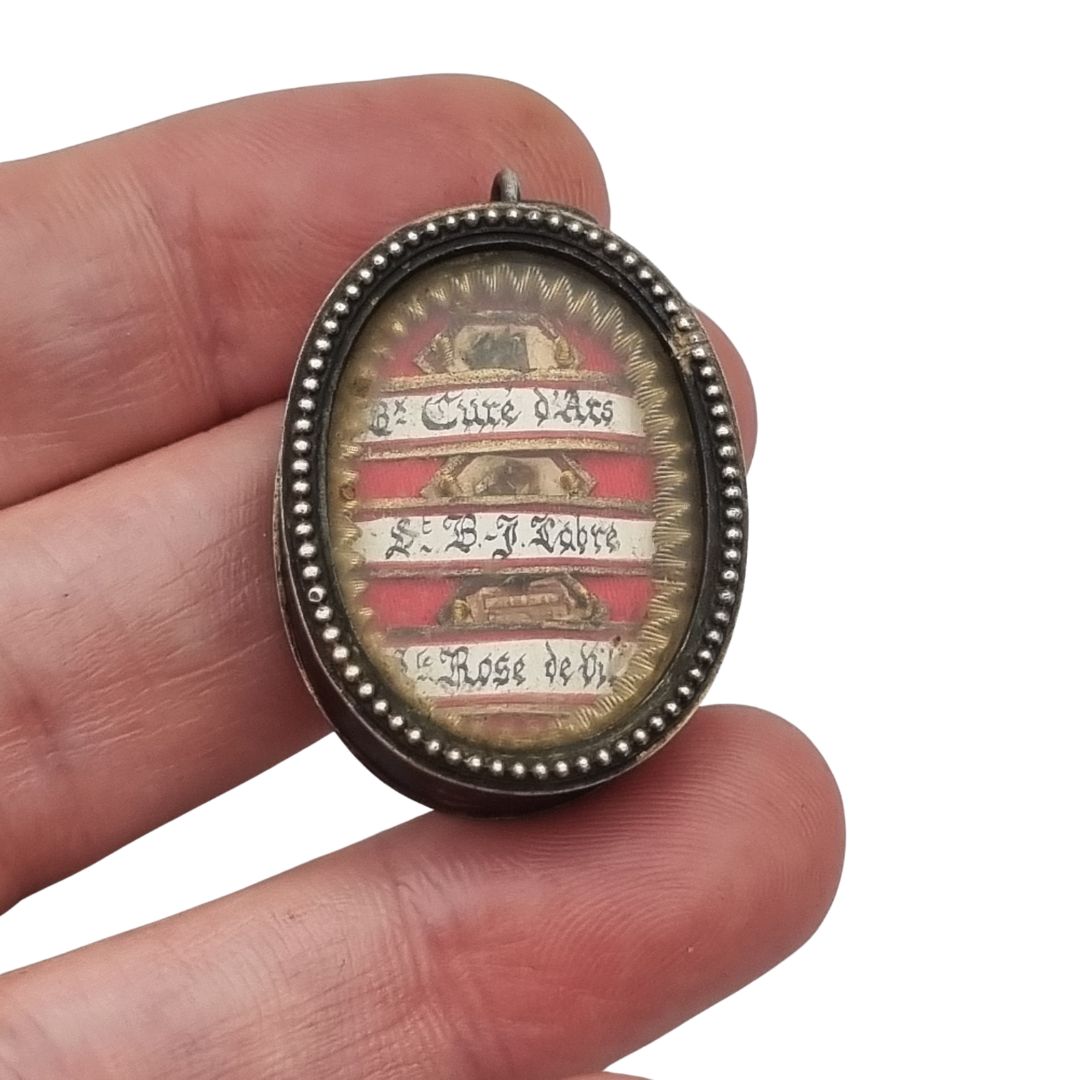 French Catholic three-relic silver reliquary, sealed, historicist devotional circa 1905–1925