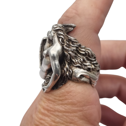 Mythological Leda and the Swan ring in 800 Italian silver, 20th century Art Nouveau sculptural style