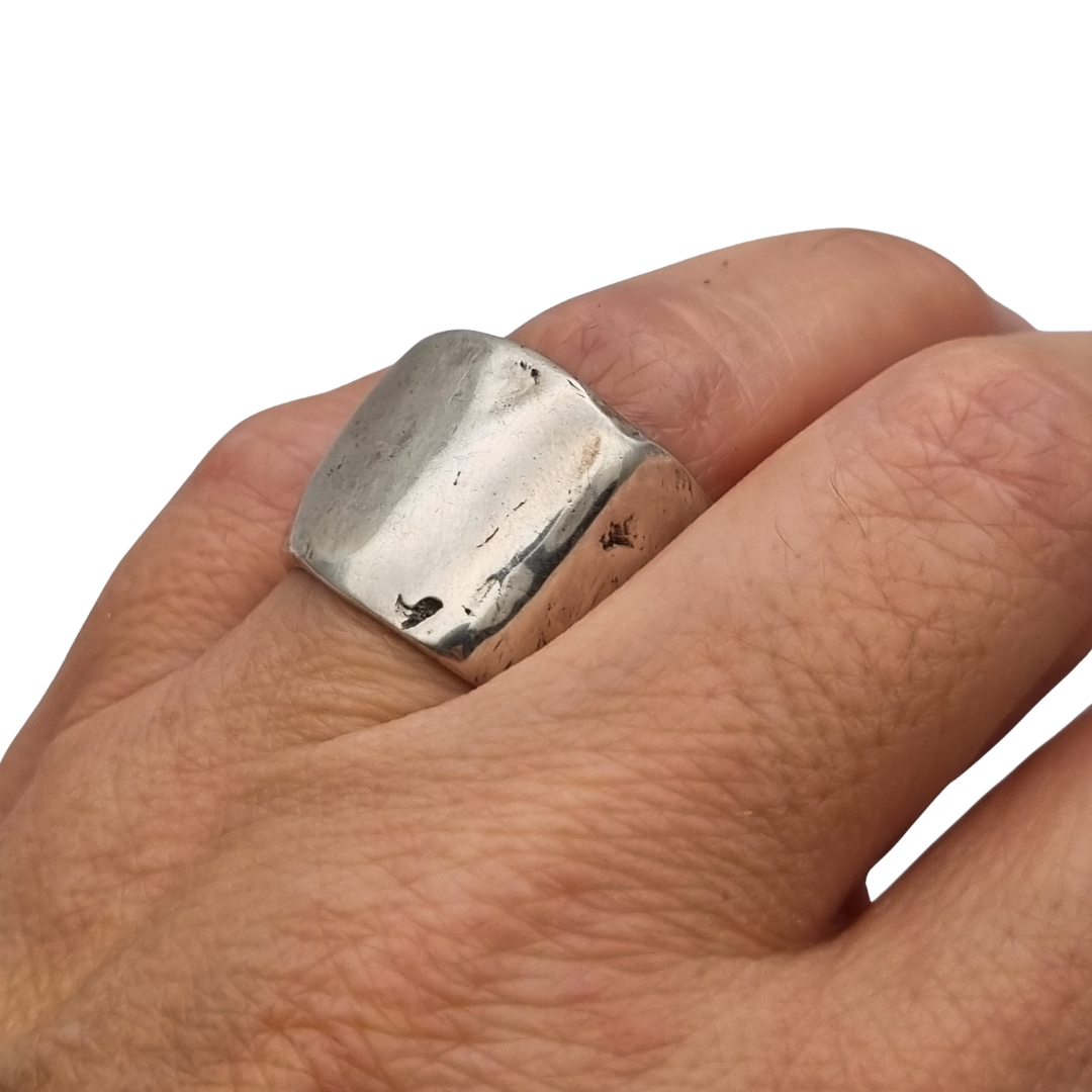 Brutalist silver ring Wide Purabanda silver with a sculptural and organic design, 20th century