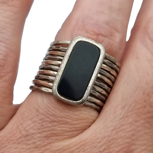 Anillo raro 10 aros de plata y piedra ónix negro joyería antigua vintage.