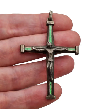 Cruz de plata antigua con esmalte verde colgante crucifijo. - LaBizarreSusu