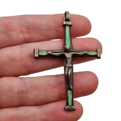 Cruz de plata antigua con esmalte verde colgante crucifijo. - LaBizarreSusu