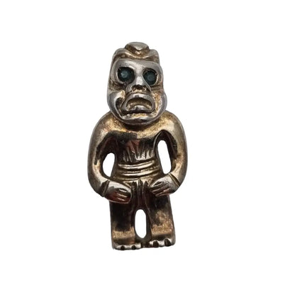 Colgante dios tiki maorí de plata con ojos piedra verde joyeria étnica.