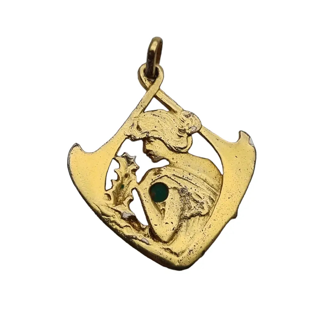 Colgante art nouveau en plata dorada con mujer y piedra verde estilo modernista