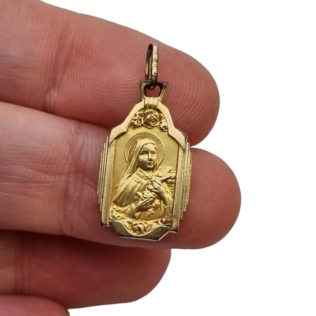 Colgante virgen dorada modernista medalla religiosa marca oria. - LaBizarreSusu