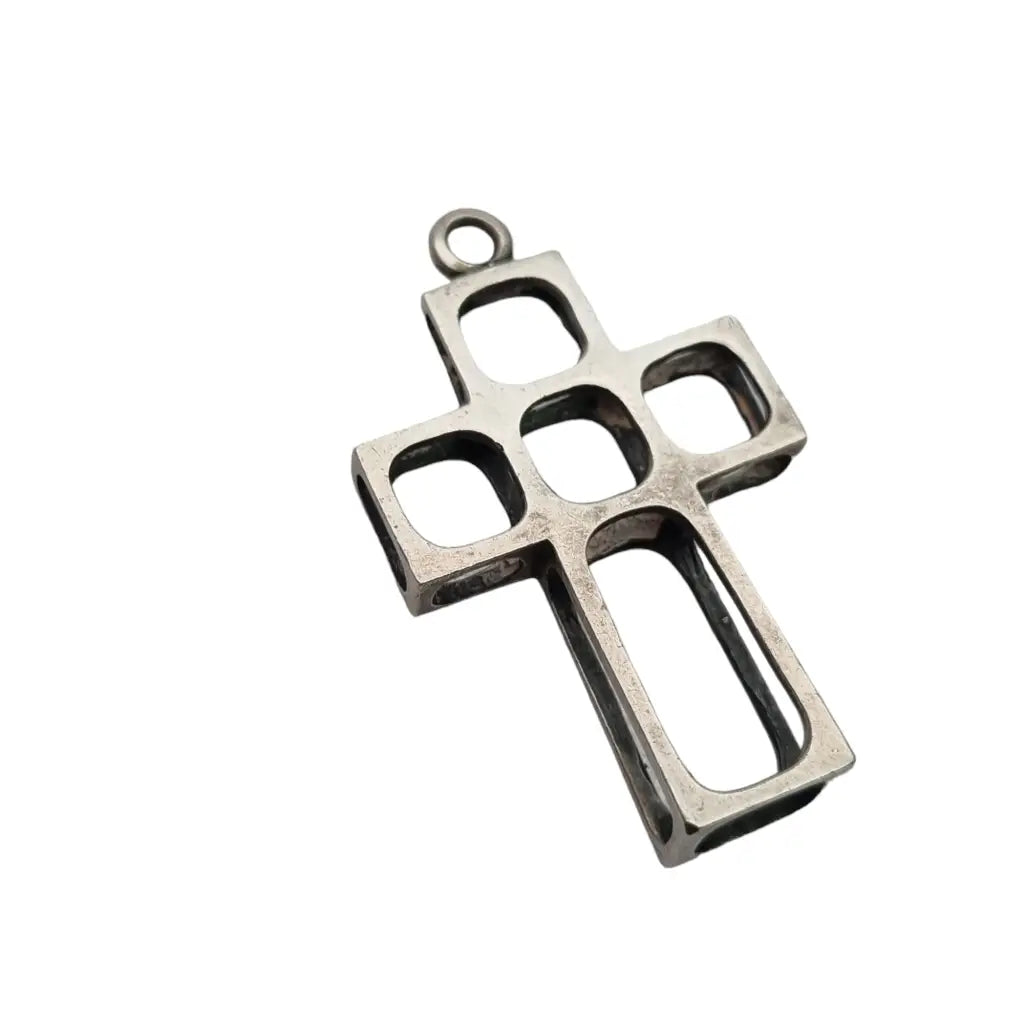 Cruz de plata vintage efecto tridimensional joyería religiosa años 70.