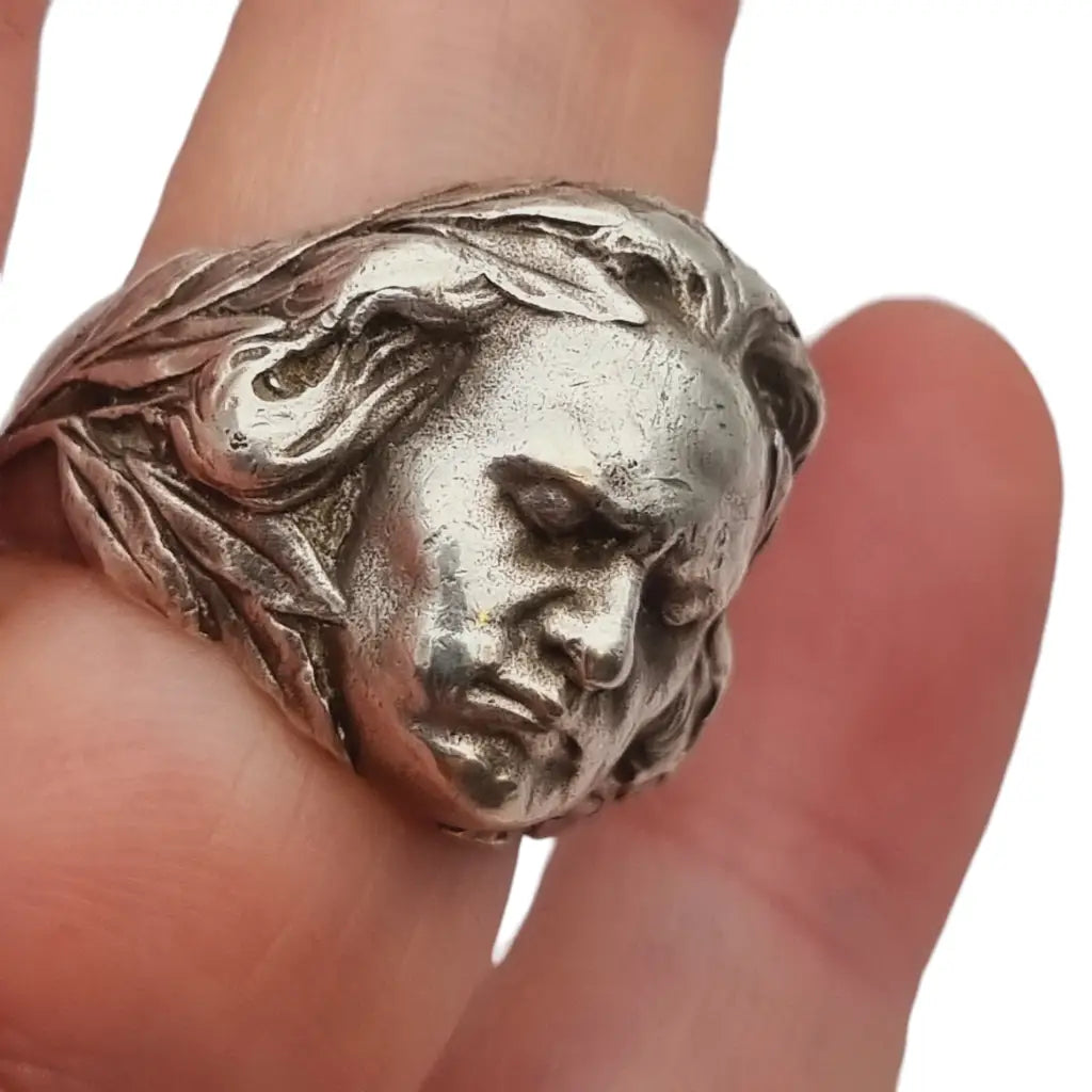 Anillo beethoven de plata busto del compositor alemán ludwig van beethoven.