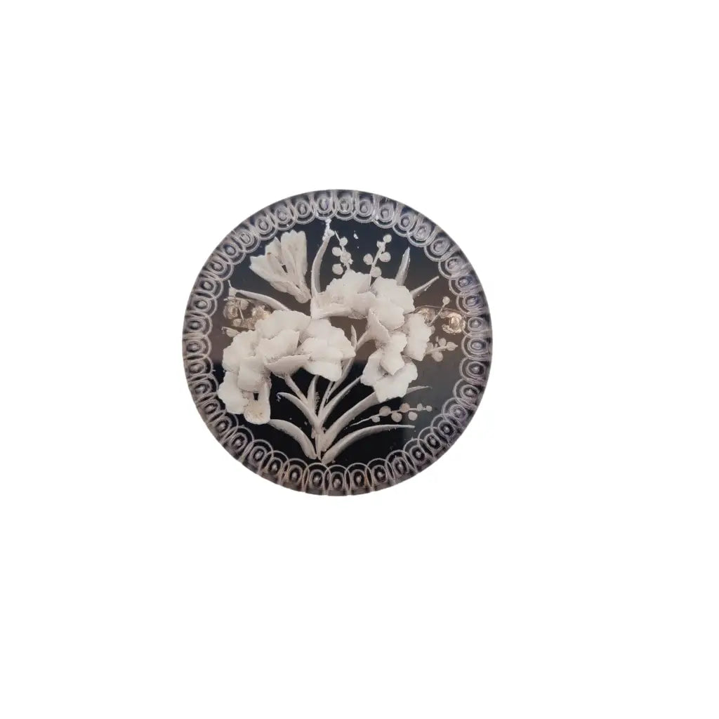 Broche antiguo de lucita flores talladas en blanco y negro art déco 40s.