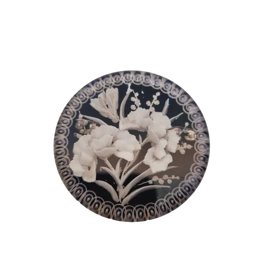 Broche antiguo de lucita flores talladas en blanco y negro art déco 40s.